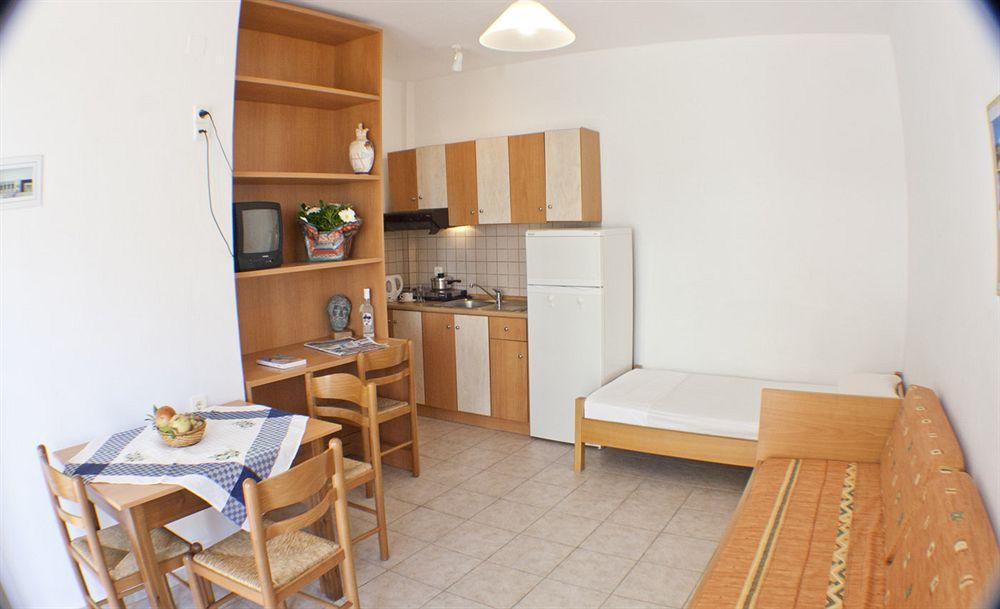 Appartamento Andy'S Plaza Agia Pelagia  Esterno foto